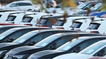 handel mit e-autos: autohändler: „preise runter und weg. zack!“