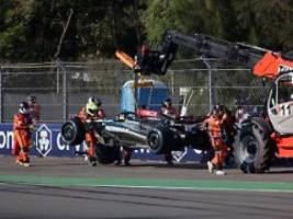 Verstappen: Tag zum Vergessen: Russell crasht heftig, McLaren leidet wegen Norris-Strafe