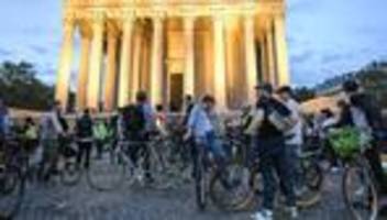 getöteter radfahrer in paris: autos können verrückt machen. sie töten