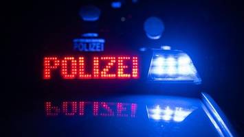 Bekifft und betrunken: Fahrer mit Baby flüchtet vor Polizei