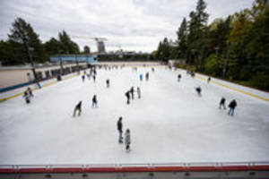 Berliner Eisstadien-Wintersaison startet: Endlich auch in Neukölln aufs Eis