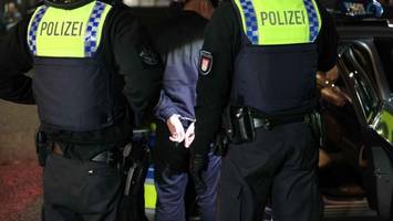 Vorgeschmack auf Halloween? Polizei trifft auf Mob aus 50 Personen