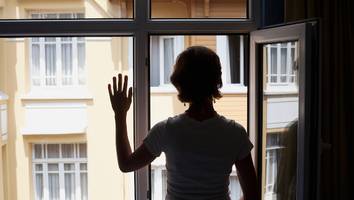 fall in berlin - mutter übersteht mehrfach krebs und fliegt nun mit sieben kindern aus wohnung