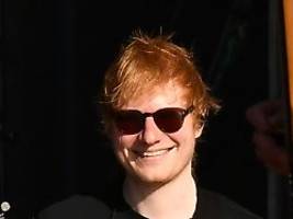 Hater werden sagen, es ist KI: Ed Sheeran gewinnt Halloween mit Meme-Kostüm