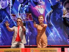 catchphrase gesucht!: avengers-stars stärken kamala harris den rücken