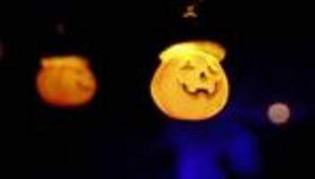 kriminalität: unbekannte stecken nagel in halloween-schokoriegel