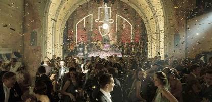 »babylon berlin« sucht mehr als 1500 komparsen – männlich, bartfrei, bereit für einen haarschnitt