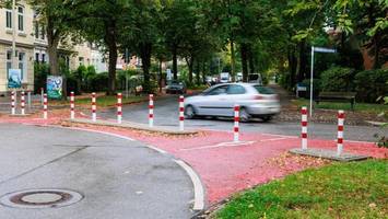 gesperrter schleichweg: jetzt gehen lokstedter auf die barrikaden