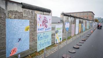 Mauerfall: Das sagen die Berliner über die Plakat-Installation