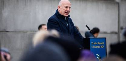 novemberpogrome: berlins bürgermeister wegner beklagt antisemitismus in heutiger zeit