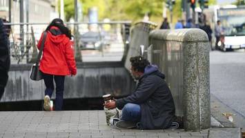 Hamburgs Linke will Betteln in Bussen und Bahnen erlauben