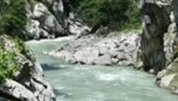 energie kontra naturschutz: umweltschützer warnen vor wasserkraftprojekten im alpenraum