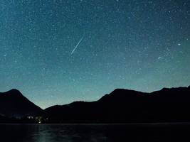 astronomie: leoniden-sternschnuppen am morgenhimmel