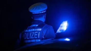 hass im netz: polizisten durchsuchen hamburger wohnungen