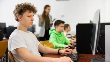 „wegweisend für deutschland“: schüler in hamburg lernen hacken