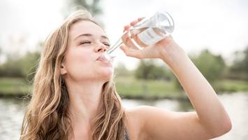 Nicht nur Durstlöscher - Wasser ist ein natürlicher Booster für Ihre Verdauung, wenn Sie richtig trinken