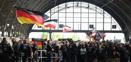 Autoritarismus-Studie: Mehr als die Hälfte der Deutschen im Alltag unzufrieden mit Demokratie