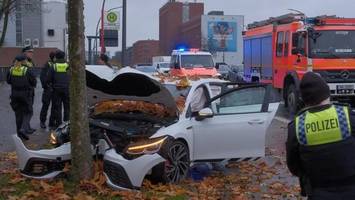 Ausweichmanöver endet am Baum: Unfall auf dem Heidenkampsweg