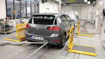 neue studie zu e-fuels - bezahlbare klima-kraftstoffe könnten ab 2037 fossilen sprit ersetzen