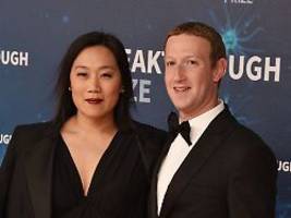 Bitches & Motherfucker: Mark Zuckerberg singt seiner Frau ein Ständchen