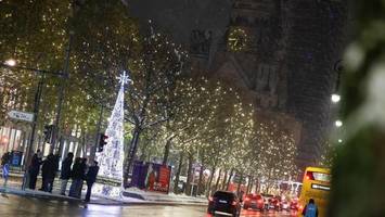 weihnachtsbeleuchtung am kudamm steht – wo es dunkel bleibt