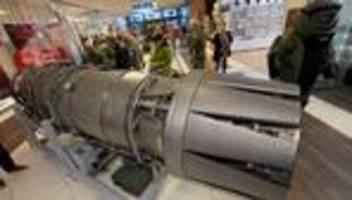 personalsuche: jet-triebwerk in einkaufspassage - bundeswehr sucht kontakt