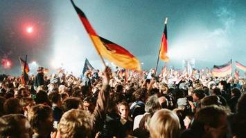 spektakuläre bilder: als trabbis endlich in den westen durften 