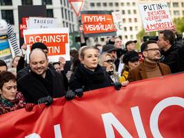 Ukraine-Krieg: Russlands Exil-Opposition demonstriert gegen Putin