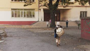 Gewaltausbruch in Italien  - 30 Eltern lauern Lehrerin nach Schulschluss auf und verprügeln sie