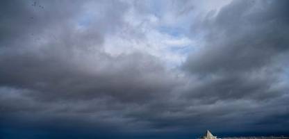 Wetter in Deutschland: Es wird stürmisch und nass – und schneit ein bisschen