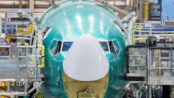 auch jobs in der produktion betroffen - kelly ortberg bricht versprechen - boeing entlässt 2500 mitarbeiter