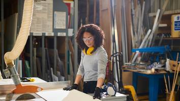 mehr als 3.000 mitarbeiter betroffen - hoch verschuldete ziegler holding gmbh meldet insolvenz an