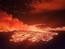 kilometerlange vulkanspalte: bei grindavik quillt erneut lava aus der erde