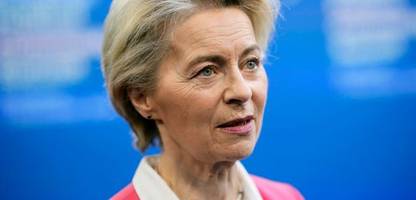 Ursula von der Leyen: EU-Kommissionspräsidentin leistet Hilfe auf Flug