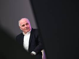 Hängende Spitze: Uli Hoeneß und die Glaskugel