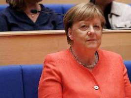 biograf über buch der kanzlerin: horst seehofer kommt sehr schlecht weg
