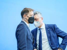 corona-risikoeinstufung: lauterbach verwehrte dem rki monatelang, das corona-risiko herabzustufen