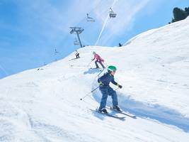 Start der Skisaison: Wie man günstiger Ski fahren kann