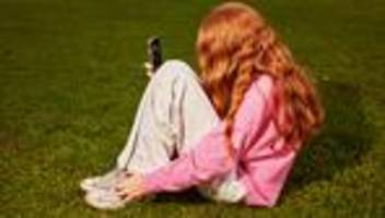 soziale medien : besonders die mädchen leiden