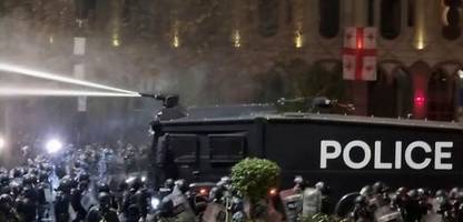 proteste in georgien: »heute haben sie beschlossen, unsere geschichte zu beenden«