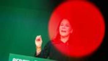 grünen-parteitag: grüne wollen bundestagswahlkampf oberhalb der gürtellinie