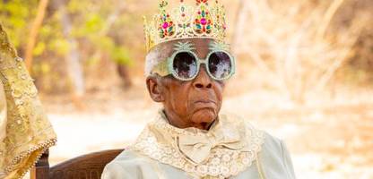 sambia: wie eine rentnerin zum fashionstar wurde