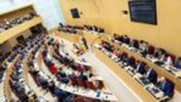 bayerischer landtag: weitere ordnungsrufe im landtag - und streit über fake news