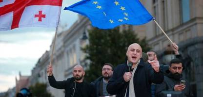 georgien: oppositionspolitiker nika gwaramia offerbar bewusstlos geschlagen und festgenommen