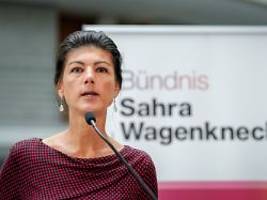 kampf gegen altersarmut: wagenknecht wünscht sich weihnachtsgeld für rentner