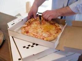 keine angst vor kohlenhydraten: wiener pizzeria sorgt mit skurrilem jobangebot für ansturm