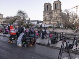 politische gespräche am rande: notre-dame öffnet wieder ihre pforten
