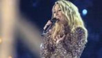 fernsehen: helene fischer singt bei weihnachtsshow mit silbereisen