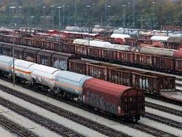 deutlich mehr als bisher geplant: db cargo streicht 5000 stellen