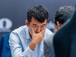 gukesh bei schach-wm in führung: haarsträubender fehler lässt weltmeister kollabieren